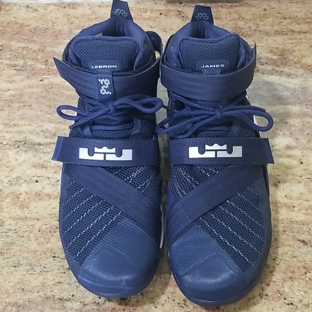Nike Lebron James Soldiers SZ 13.5